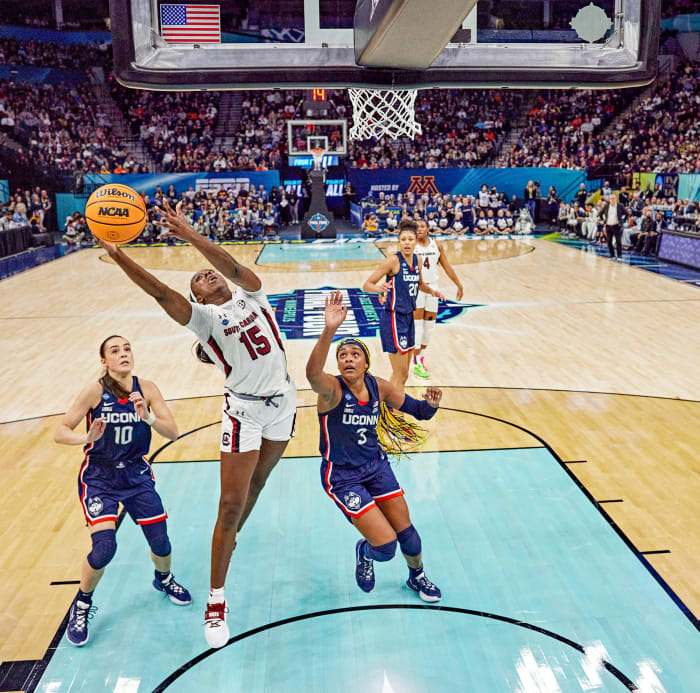 South Carolina’s Laeticia Amihere